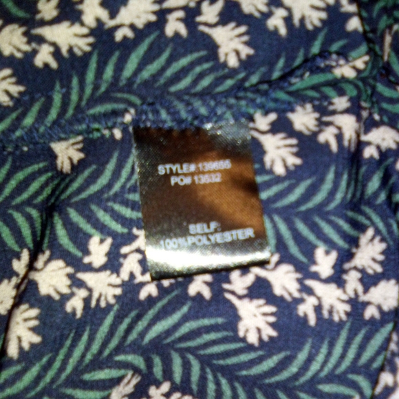 Skies are blue 3X Floral Blouse - Picture 7 of 7